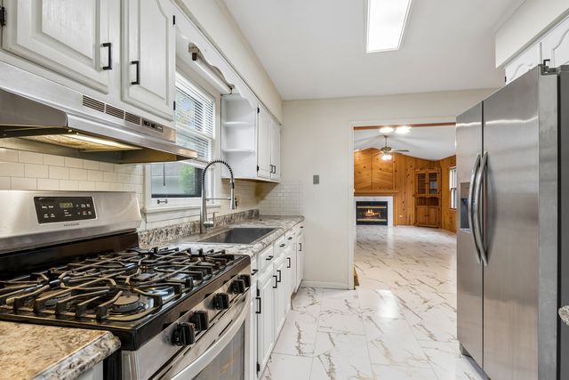 226 Latrobe Avenue, Northfield, IL 60093