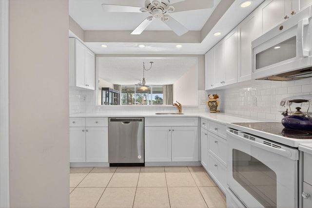 985 SE 19 Avenue 204, Deerfield Beach, FL 33441