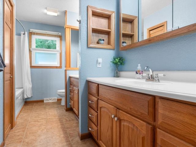 2 Eastwood Drive, St Joseph, MO 64506