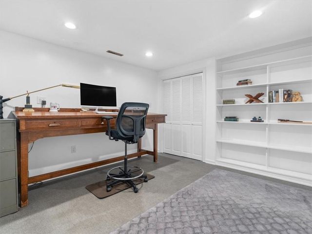 2 Eastwood Drive, St Joseph, MO 64506