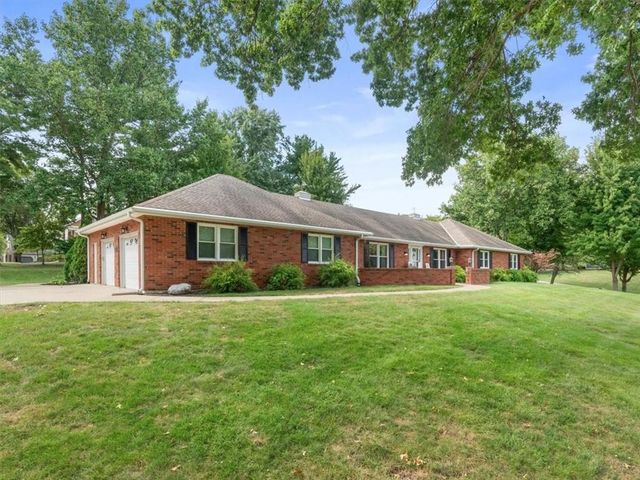2 Eastwood Drive, St Joseph, MO 64506
