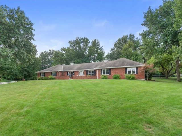 2 Eastwood Drive, St Joseph, MO 64506