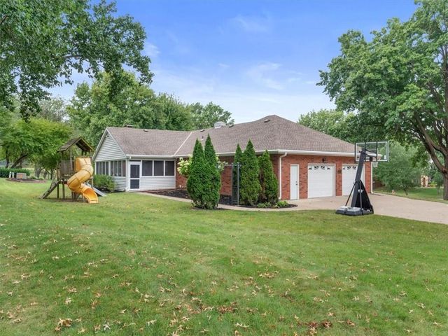 2 Eastwood Drive, St Joseph, MO 64506