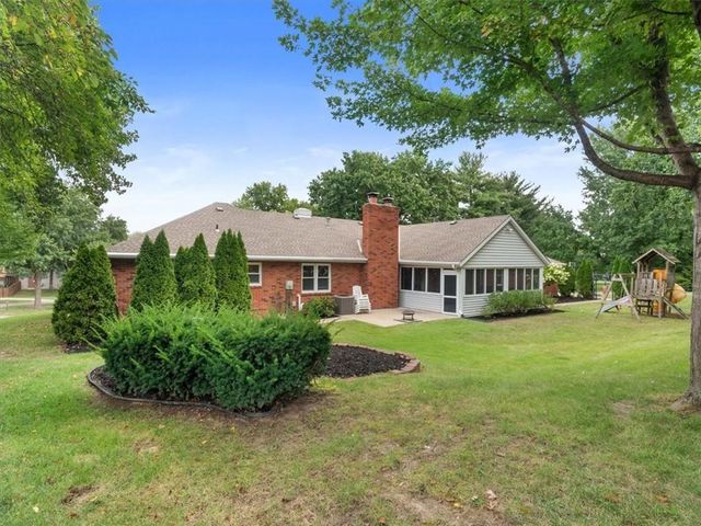 2 Eastwood Drive, St Joseph, MO 64506