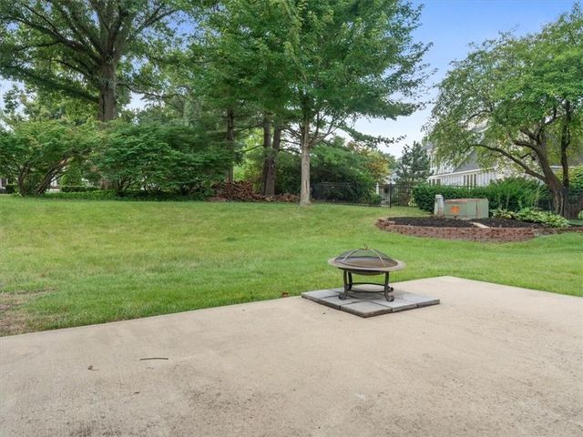 2 Eastwood Drive, St Joseph, MO 64506