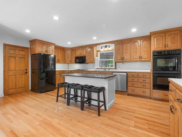 2 Eastwood Drive, St Joseph, MO 64506