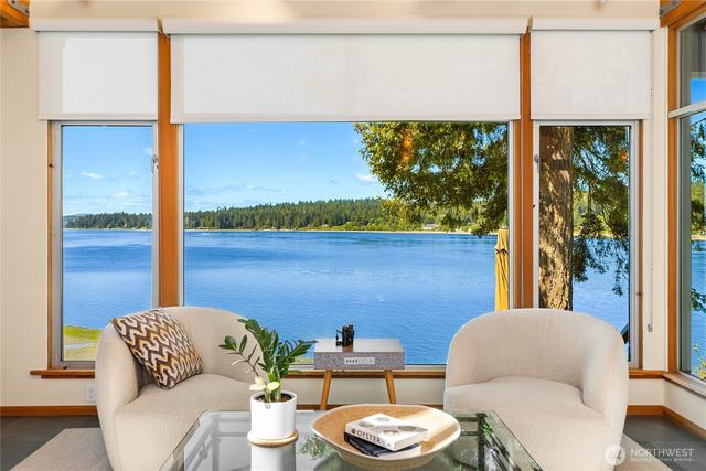 16221 Reitan Road NE, Bainbridge Island, WA 98110