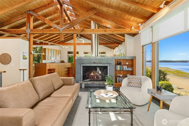 16221 Reitan Road NE, Bainbridge Island, WA 98110