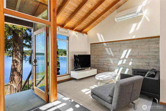 16221 Reitan Road NE, Bainbridge Island, WA 98110