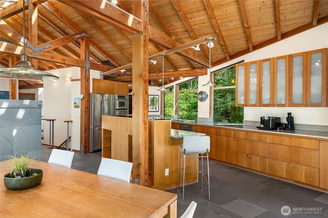 16221 Reitan Road NE, Bainbridge Island, WA 98110
