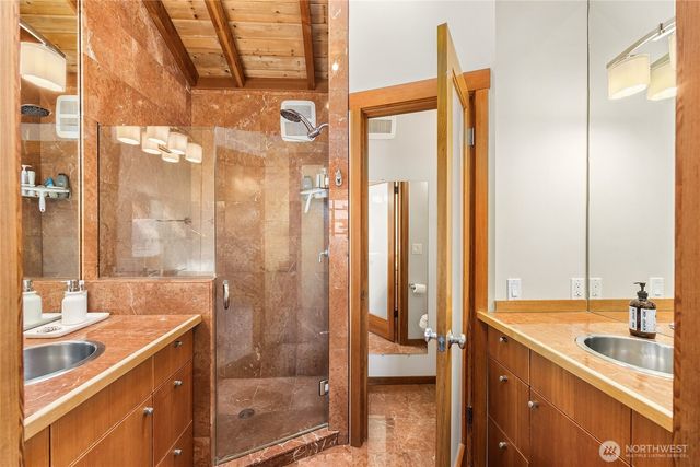 16221 Reitan Road NE, Bainbridge Island, WA 98110