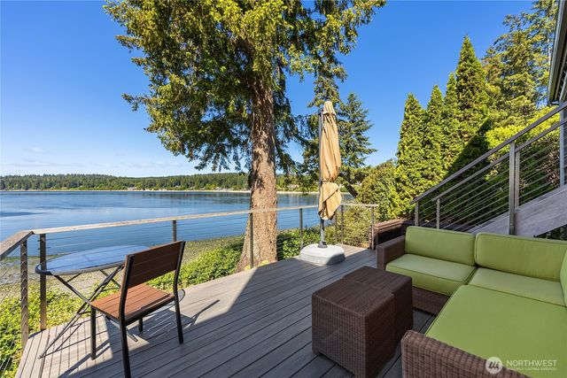 16221 Reitan Road NE, Bainbridge Island, WA 98110