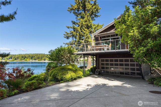 16221 Reitan Road NE, Bainbridge Island, WA 98110