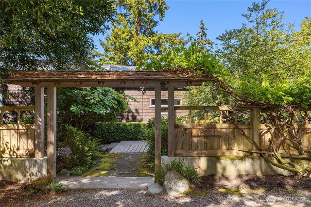 16221 Reitan Road NE, Bainbridge Island, WA 98110