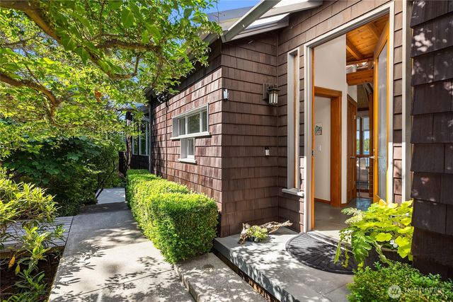 16221 Reitan Road NE, Bainbridge Island, WA 98110