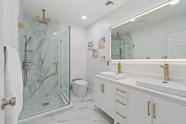 73 Martin St, Essex, MA 01929