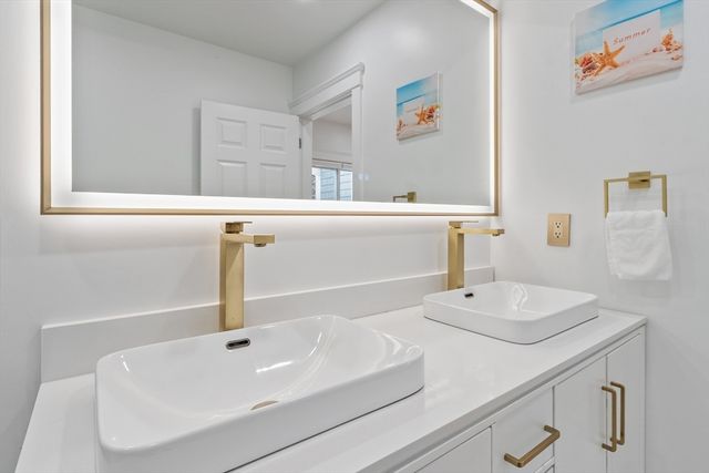 73 Martin St, Essex, MA 01929