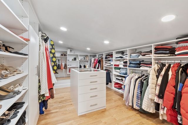 73 Martin St, Essex, MA 01929