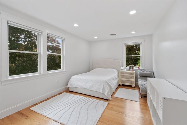 73 Martin St, Essex, MA 01929