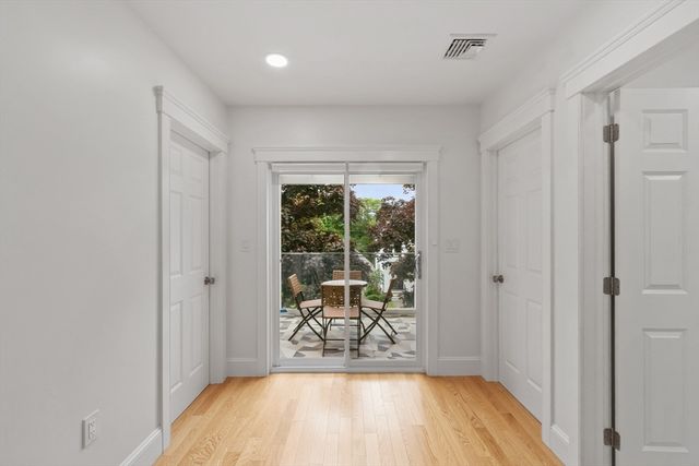 73 Martin St, Essex, MA 01929