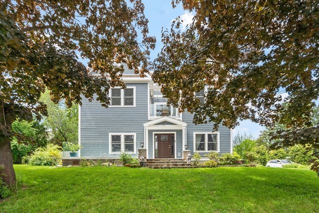 73 Martin St, Essex, MA 01929