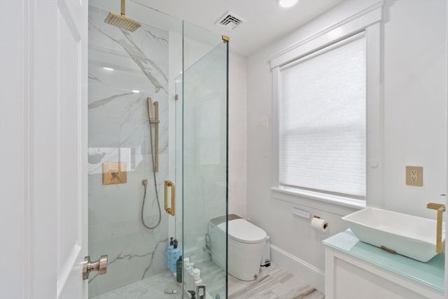 73 Martin St, Essex, MA 01929