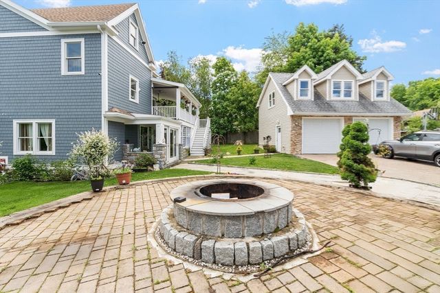 73 Martin St, Essex, MA 01929