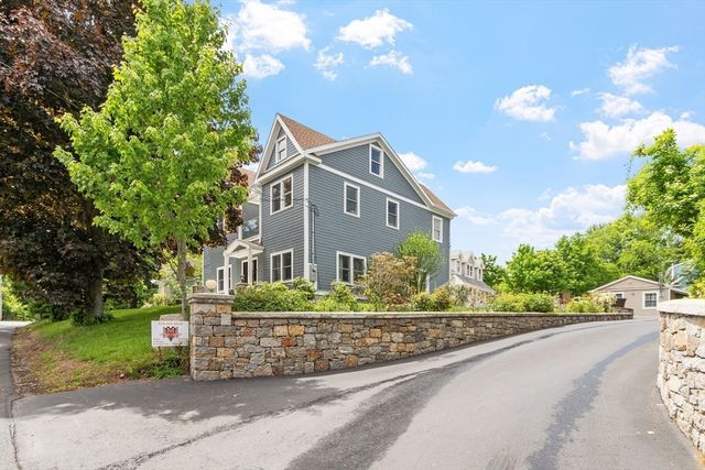 73 Martin St, Essex, MA 01929
