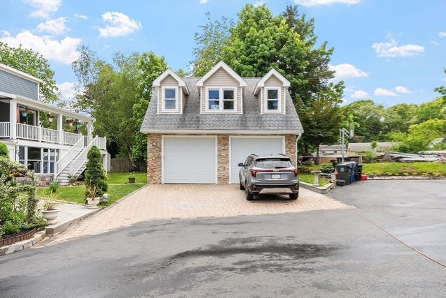 73 Martin St, Essex, MA 01929