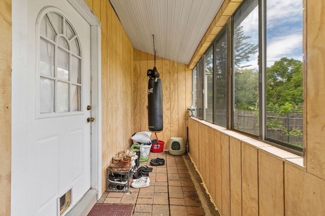 73 Martin St, Essex, MA 01929