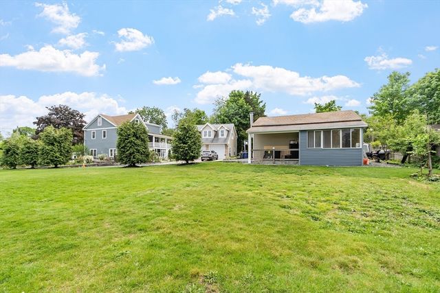 73 Martin St, Essex, MA 01929