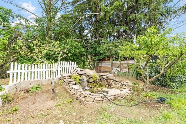73 Martin St, Essex, MA 01929