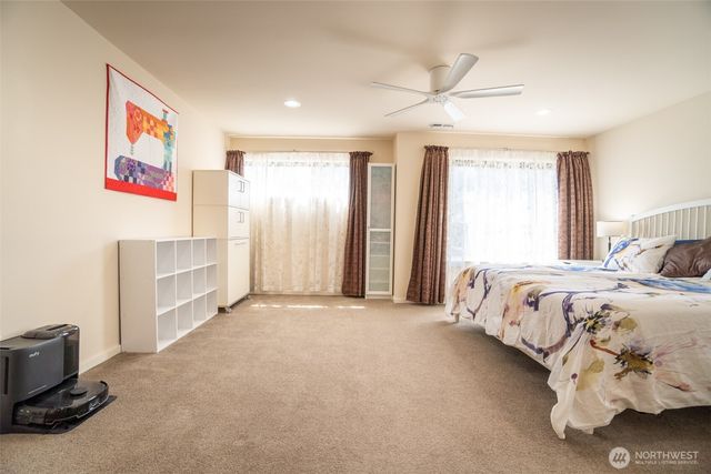 5852 S 326th Court, Auburn, WA 98001