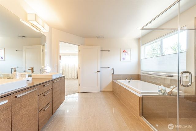5852 S 326th Court, Auburn, WA 98001