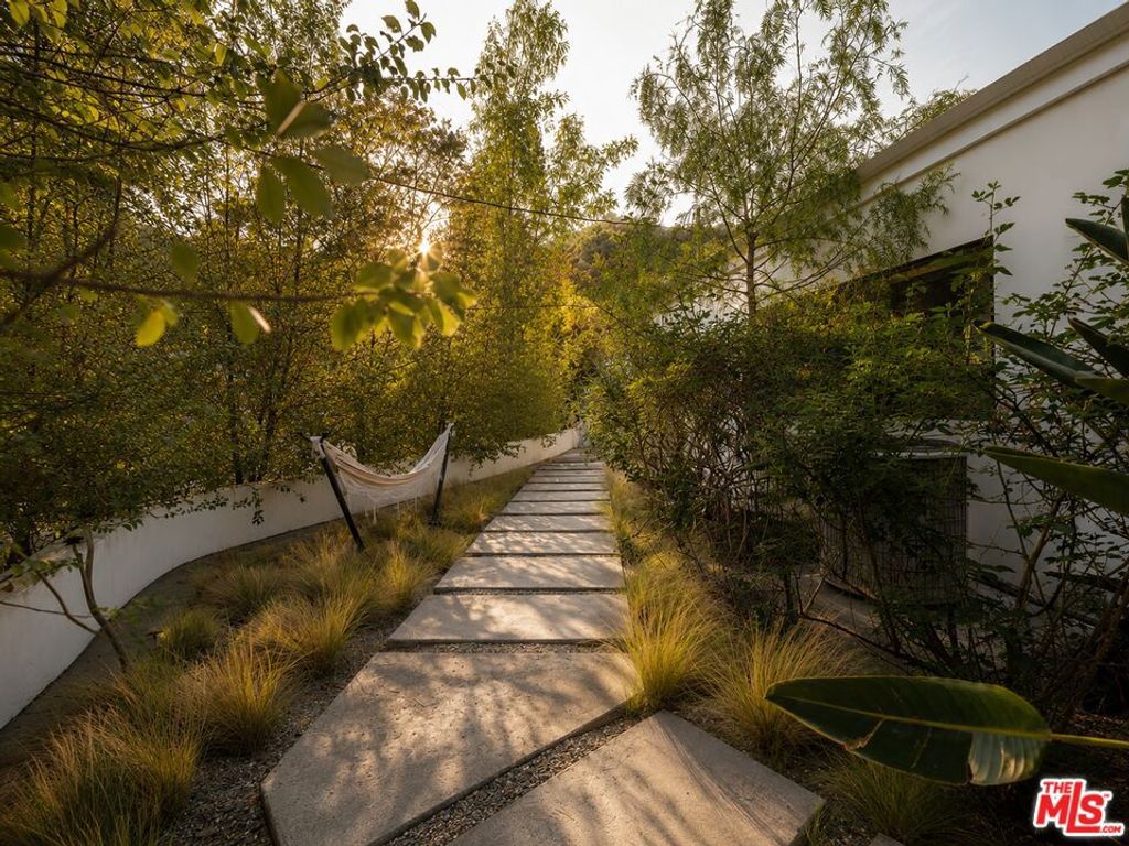 13019 Sky Valley Road, Los Angeles, CA 90049 — photo 2
