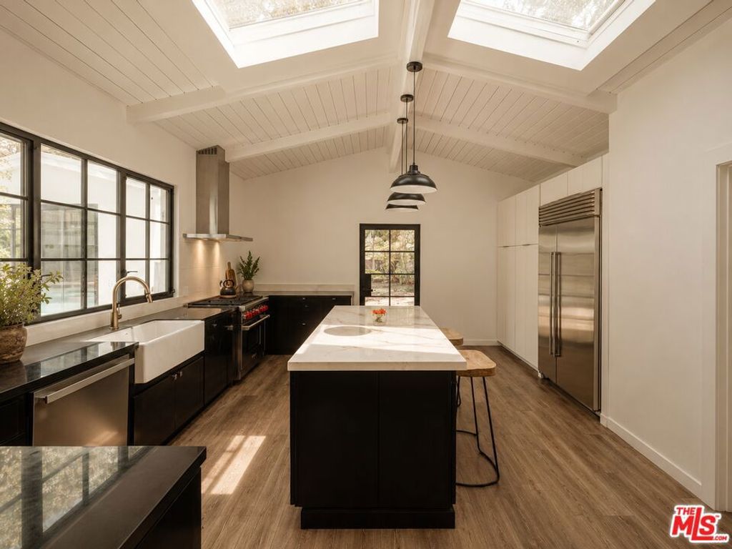 13019 Sky Valley Road, Los Angeles, CA 90049 — photo 5