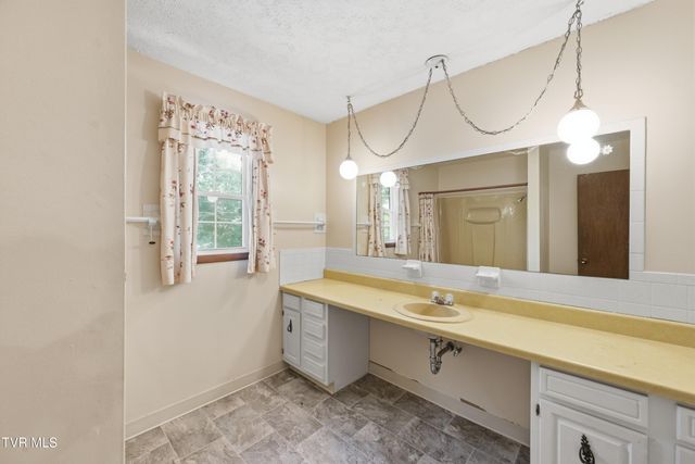 123 Lexington Avenue, Elizabethton, TN 37643