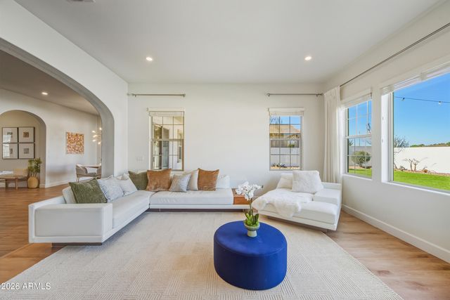 3930 E IRIS Drive, Chandler, AZ 85286