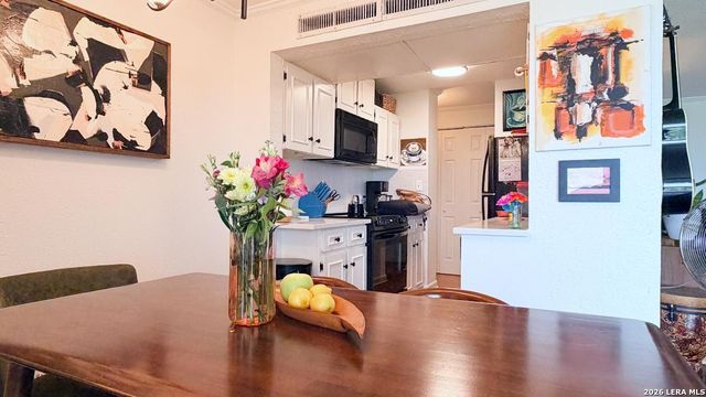 7039 San Pedro Ave Apt 812, San Antonio, TX 78216