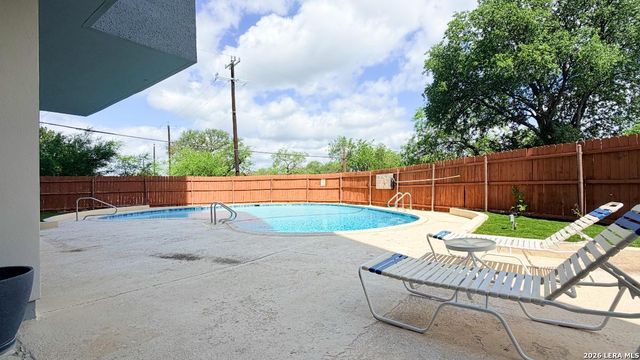 7039 San Pedro Ave Apt 812, San Antonio, TX 78216
