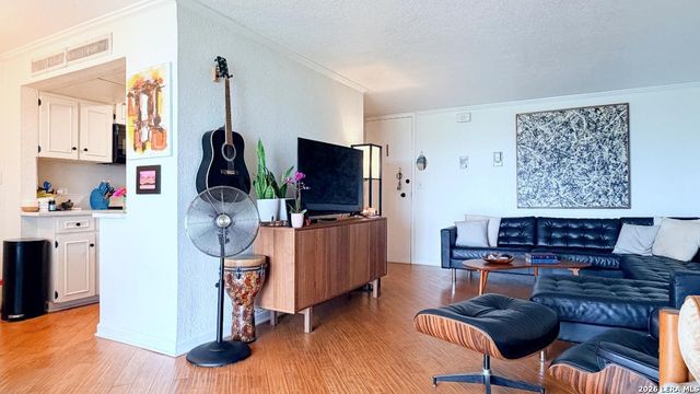 7039 San Pedro Ave Apt 812, San Antonio, TX 78216