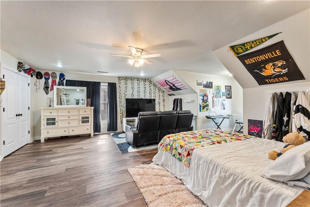 6513 W Hearth Stone Drive, Rogers, AR 72758