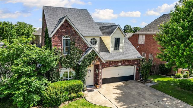 6513 W Hearth Stone Drive, Rogers, AR 72758