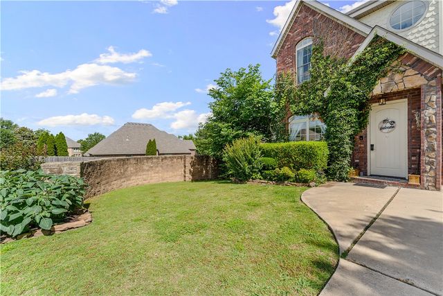 6513 W Hearth Stone Drive, Rogers, AR 72758