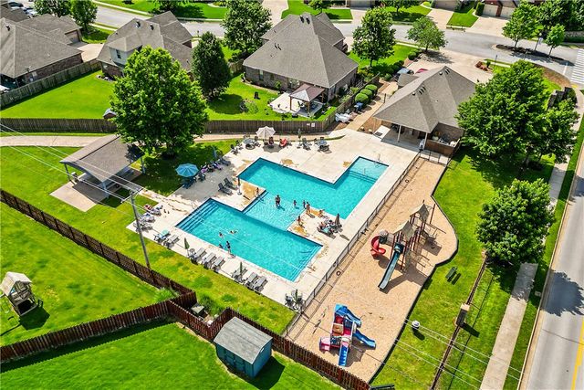 6513 W Hearth Stone Drive, Rogers, AR 72758