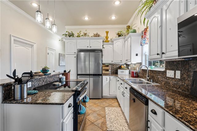 6513 W Hearth Stone Drive, Rogers, AR 72758