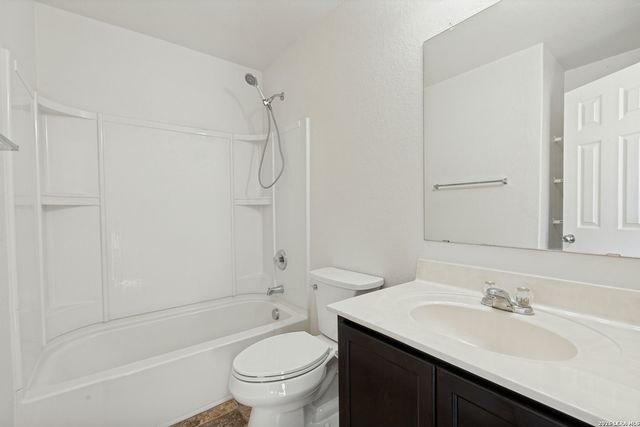 3606 Friendly Acres, Selma, TX 78154