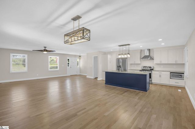 101 Cardinal Drive, Seneca, SC 29672