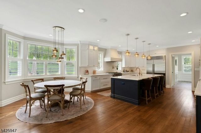 138 Oakwood Rd, Watchung Boro, NJ 07069