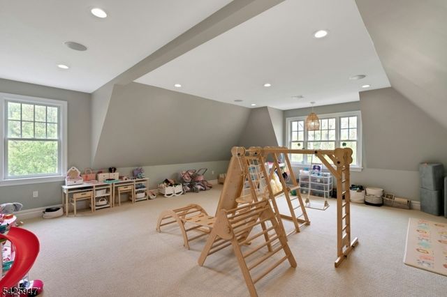 138 Oakwood Rd, Watchung Boro, NJ 07069